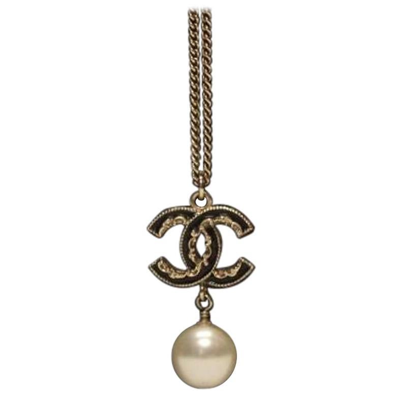 Chanel Womens CC Pearl Drop Necklace Gold Luxe Collective #31 Chanel Womens CC Pearl Drop Necklace Gold Luxe Collective